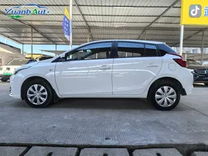 <span class=keywords><strong>Toyota</strong></span> <span class=keywords><strong>Yaris</strong></span> 1.5E <span class=keywords><strong>2018</strong></span> Usado a Bajo Precio, Automóvil de <span class=keywords><strong>Gasolina</strong></span> con Transmisión Automática CVT, Vehículo Usado Confiable - Product Image 5