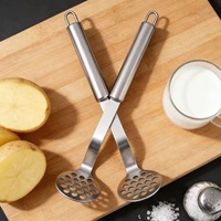 Roestvrijstalen aardappelstamper, groente- en fruitpureepers, handmatige babyvoedselstamper, keukenhulpmiddel voor het pureer van pompoen en aardappelen