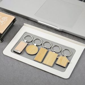 Porte-clés en bois personnalisables pour gravure laser, petits cadeaux parfaits en bambou et hêtre, personnalisables avec logos - Product Image 1