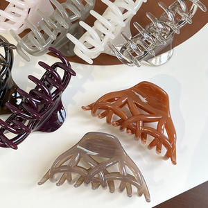 Nuevo Clip para el Cabello Moderno con Forma de Cruz Geométrica Hueca, Color Jelly Transparente, Agarre Grande Antideslizante, Adorno para el Cabello de Plástico Minimalista - Product Image 6