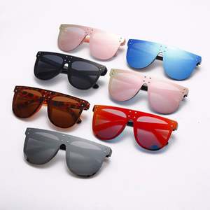 Lunettes de soleil carrées surdimensionnées tendance rétro personnalisées avec logo UV400 pour femmes, vente chaude 2021 - Product Image 2