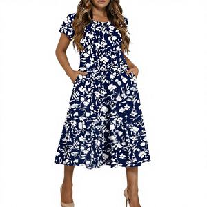 Robe longue tropicale à fleurs pour femmes à manches courtes, idéale pour les vacances à la plage au quotidien. Fabriqué en tissu climatisé. - Product Image 1