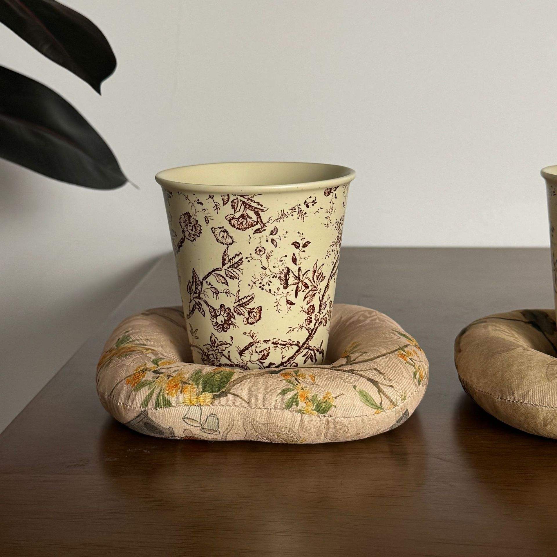 Vintage red brown floral cup caliber 9, height 10