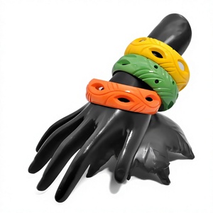 Bracelets en résine colorés tendance, empilables, uniques, style décontracté et sportif unisexe, design orange, vert, jaune, bijoux de mode - Product Image 3