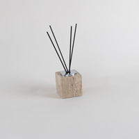 Diffuseur de parfum en marbre naturel avec logo personnalisé STONEKOCC, design minimaliste, parfums variés longue durée
