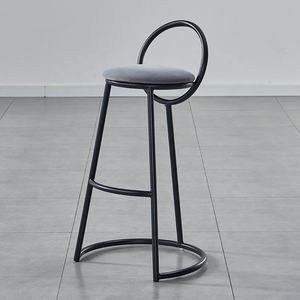 مقاعد معدنية معدنية من الجلد الفاخر مع تصميم مريح وثابت للاستخدام في بار المنزل والمطاعم (قابلة للتخصيص) - Product Image 4