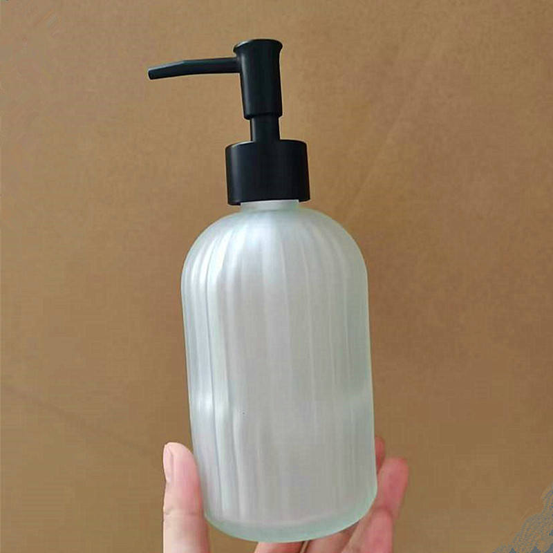 ฝ้าโปร่งใสสีขาวและสีดำ