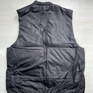 Giacca Piumino Smanicata da Uomo Casual Autunnale con Scollo a V e Chiusura a Cerniera, Cappotto Traspirante in Poliestere da 220g di Taglia Personalizzabile - Product Image 4