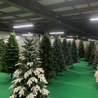 Arbres de Noël artificiels d'extérieur haut de gamme en PE, aspect réaliste, 6FT/7FT/8FT, vente en gros, personnalisation directe usine