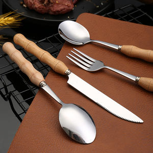 Couteau, fourchette et cuillère en acier inoxydable Ensemble de vaisselle occidentale Manche en hêtre Fourchette <span class=keywords><strong>à</strong></span> fruits Cuillère <span class=keywords><strong>à</strong></span> <span class=keywords><strong>dessert</strong></span> pour crème glacée Couteau <span class=keywords><strong>à</strong></span> steak - Product Image 4