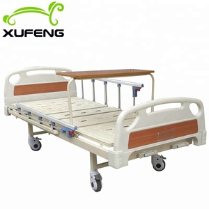 Cama de Hospital Manual de Doble Manivela Xufeng con Mesa Reclinable, Cama Médica de Plástico y Acero Beige 8024 - Product Image 1
