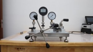 유압식 수동 압력 테스트 펌프용 고정밀 압력계 - Product Image 2