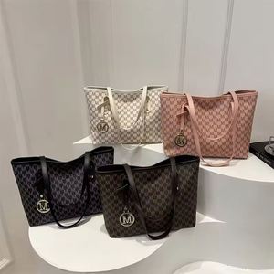 Bolsos de mano de lujo de alta calidad, bolsos de hombro con diseño de moda, tendencia de la marca Sac, fábrica de Guangzhou, venta al por mayor - Product Image 1