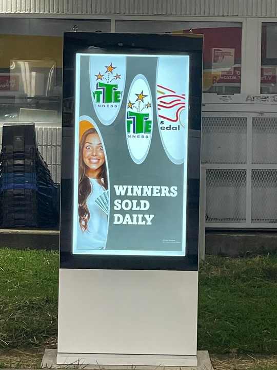 Outdoor LCD Digital Totem Display - 55 65 75 Inch Screens
