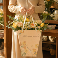Sac cadeau en papier floral en gros, sac d'emballage pour bouquet romantique de la Saint-Valentin, sac de transport de fleurs personnalisé, fournitures pour fleuristes