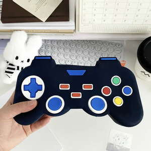 กล่องใส่ดินสอซิลิโคนรูปทรงคอนโทรลเลอร์เกม 3 มิติ ความจุขนาดใหญ่ กระเป๋าใส่เครื่องเขียนสำหรับเด็กผู้ชาย ของขวัญสำหรับเด็กนักเรียน - Product Image 3
