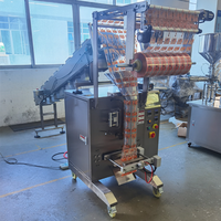 Machine de remplissage et de scellage semi-automatique pour aliments en vrac (pièces de fruits frais, morceaux d'orange, nouilles humides) avec système de remplissage en seau en chaîne