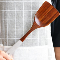Vente en gros de nouveaux outils de cuisine écologiques 8 pièces avec logo personnalisé grattoir spatules cuillère ensemble d'ustensiles de cuisine en bois de teck avec trou