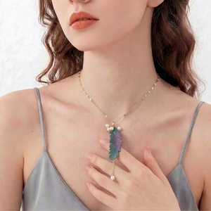 <span class=keywords><strong>Collier</strong></span> tendance en Y pour femme, plaqué or 18 carats, avec pampilles en fausses perles et motifs géométriques uniques en plumes naturelles coupées - Product Image 1