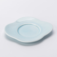 Ensemble tasse et soucoupe à café en porcelaine color block avec cuillère dorée, motif vague texturé, design personnalisable et écologique