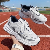 Chaussures de course sportives blanches pour hommes - Tige en mesh respirant, fermeture à lacets, semelle intermédiaire en EVA, semelle extérieure en caoutchouc, marque YUBAI