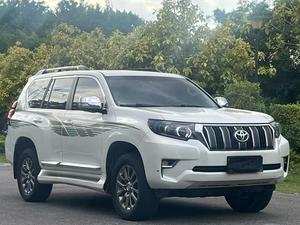 Toyota <span class=keywords><strong>Prado</strong></span> 3.5L essence <span class=keywords><strong>TXL</strong></span> <span class=keywords><strong>2018</strong></span> - Product Image 3
