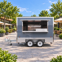 Camion de restauration mobile tout équipé pour jus de fruits frais, glaces et café, idéal pour les stations balnéaires