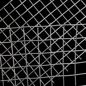 Malla de Alambre Soldada de Tejido Plano para Perrera, 1.5m, Negra, Duradera, Valla de Seguridad Residencial, Corte y Doblado, Exportación al Mercado Asiático - Product Image 2
