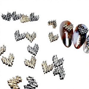 20 Piezas de Adornos de Uñas con Forma de Corazón de Aleación y Diamantes de Imitación, Brillantes, Estilo Japonés, Accesorios de Decoración de Uñas en 3D - Product Image 1