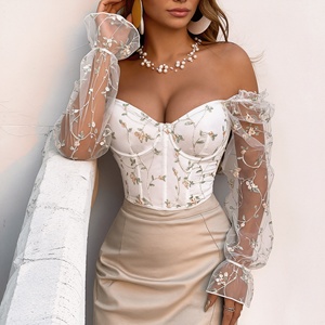 Top <span class=keywords><strong>Corsetto</strong></span> Floreale <span class=keywords><strong>Senza</strong></span> <span class=keywords><strong>Spalline</strong></span> da Donna – Con Ricami in Pizzo, Inserti in Mesh Trasparente e Maniche Lunghe - Product Image 5