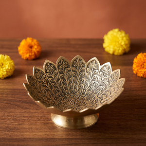 Assiette décorative en métal faite à la main en forme de fleur, motif végétal gravé, style oriental, pour fêtes et réceptions - Product Image 5