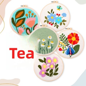 Kit de Broderie Fait Main 3 Pièces pour Débutants Adultes et Enfants - Motif Floral en Polyester, Aiguille à Punch, Mug et Tapis, Point de Croix - Product Image 1