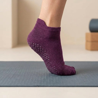 Chaussettes de Pilates ultra professionnelles avec grip en silicone sur toute la semelle |   Chaussettes de yoga en coton peigné haute densité 200N | Journal personnalisé...