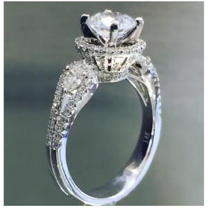 Anello di fidanzamento da donna in oro bianco 14K con diamante taglio brillante rotondo naturale colore G e design a halo - Product Image 4