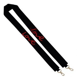 CRYSTAL CRAFT Sangle en sangle noire vintage écologique avec broderie rouge « Love » et crochets dorés – Accessoire de sac à main tendance - Product Image 1