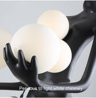 Beliebte moderne kreative stehende Lichts kulptur Harz schwarz Körper Halte kugeln LED Stehle uchte für Wohnzimmer Dekor