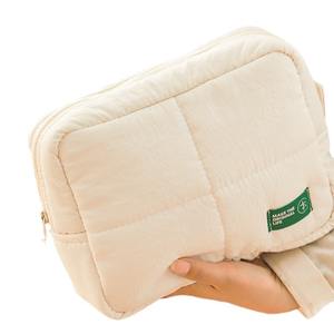 Bolsa de viaje acolchada personalizada para neceser, organizador de <span class=keywords><strong>maquillaje</strong></span>, cierre de cremallera, bolsa de almacenamiento para el cuidado de la piel con letras - Product Image 5