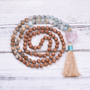 トレンドアマゾナイトジャスパーサンダルウッドビーズタッセルネックレスヨガ108ビーズマラネックレス大きな不規則な石のペンダントネックレス - Product Image 2