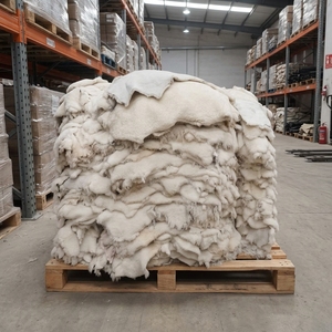 <span class=keywords><strong>Pelliccia</strong></span> di Pecora Merino Australiana Premium, <span class=keywords><strong>Vera</strong></span> <span class=keywords><strong>Pelle</strong></span> di Agnello Naturale per Fodere di Capi, Cappotti, Giacche e Lavori Artigianali Fai-da-Te - Product Image 1