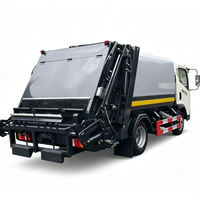 Camion compacteur d'ordures HOWO 6M3 à chargement arrière avec élévateur de bacs hydraulique 240L 660L, véhicule à déchets scellé pour le nettoyage des rues