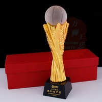 Trofeo de resina dorada de estilo Simple con bola de cristal K9, trofeo personalizado, premios deportivos de resina, recuerdo de cristal, RST-52 al por mayor