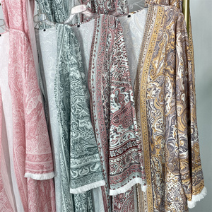 Ensemble élégant de mode musulmane pour femmes, abaya ouverte imprimée paisley avec poches et hijab assorti (modèle en polyester léger) - Product Image 5