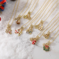 Collier Charme de Noël Mignon avec Pendentifs Père Noël, Flocon de Neige, Clochette et Pain d'Épices pour Femme, Cadeau de Bijoux de Fêtes