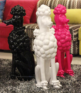 Venta caliente precio de fábrica barato caniche de fibra de vidrio <span class=keywords><strong>rojo</strong></span> y negro y <span class=keywords><strong>perro</strong></span> estatua escultura tallada a mano para decoración de Hotel - Product Image 4