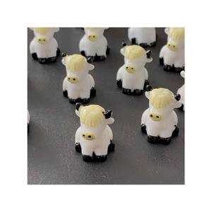 Figurines de vaches des Highlands miniatures, 100 pièces, 20*21 mm, mignonnes statues de vaches en résine, décoration de jardin féerique pour la maison, fête, décoration de gâteau, ornement - Product Image 2