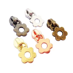 Factory Price Custom Fashion Metal Flower Zipper Slider Puller With Nylon Head