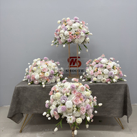 Composition florale artificielle rose vif et rose clair, anneau floral, centre de table de mariage, grande boule de fleurs
