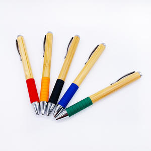 Ensemble de stylos signature en bois de bambou naturel avec grip en silicone, stylo à bille en plastique à mécanisme rotatif, clip, emballage personnalisé avec logo - Product Image 2