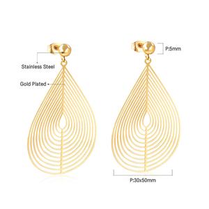 ต่างหูผู้หญิงขายดี ชุบทอง 18k สแตนเลส 316l รูปดาวห้อยระย้า เหมาะสำหรับงานปาร์ตี้และใส่ในชีวิตประจำวัน - Product Image 3