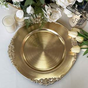 Plato de Presentación de Plástico Dorado Antiguo de 13 Pulgadas, Estilo Lujoso Moderno Barroco con Borde en Relieve de Hojas, Seguro para Servir en Eventos - Product Image 1
